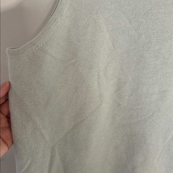 Dana Buchman 100% Cashmere Sleeveless Turtleneck Sweater Light Blue Women’s - Picture 4 of 14